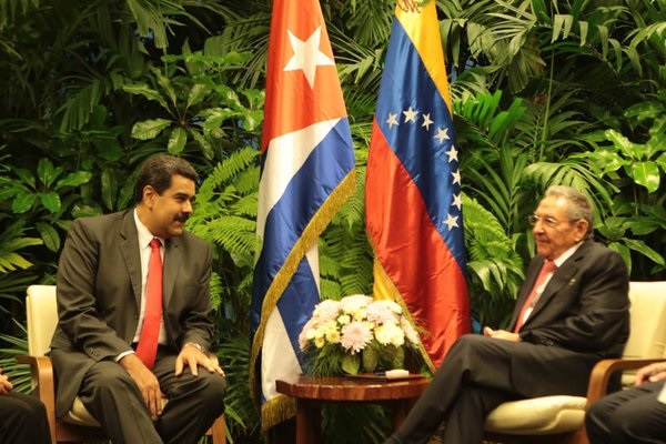 Presidente Raúl Castro recibió a Nicolás Maduro